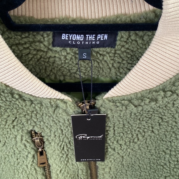 Beyond the Pen Clothing faux shearing jacket. Green Small - Picture 2 of 9
